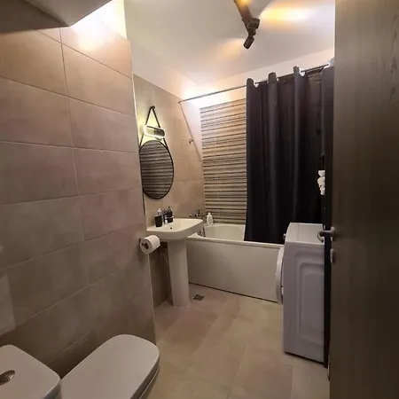 Moghioros Park Dum3 דירה